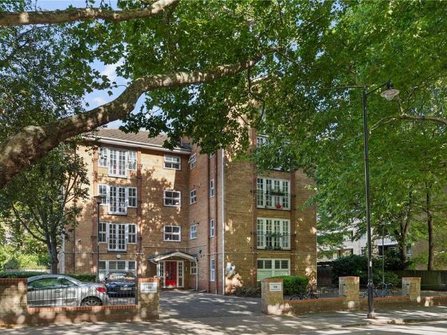 Flat for sale in London Borough of Islington, Greater London
