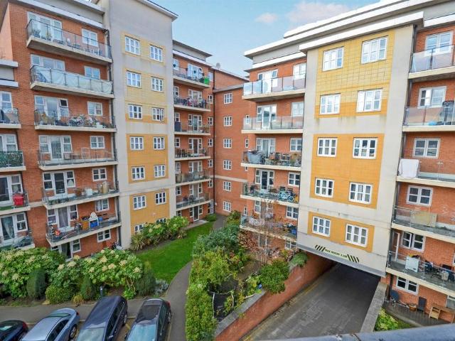 Flat for sale in Lane, Greater London