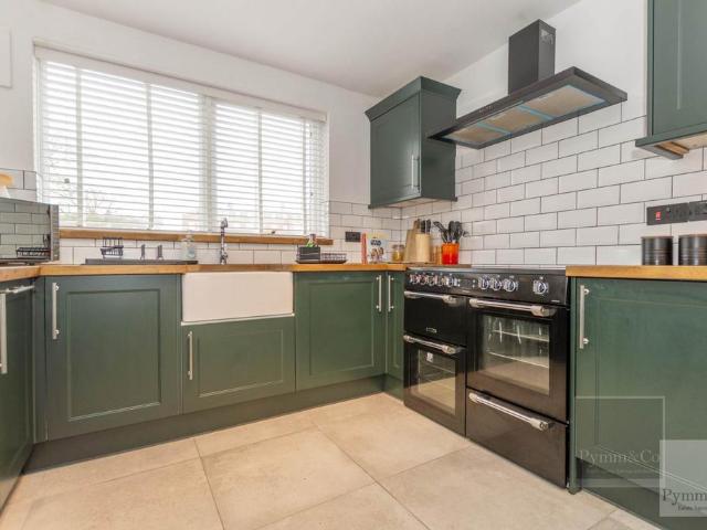 Flat for sale in Heigham Grove, East Bank
