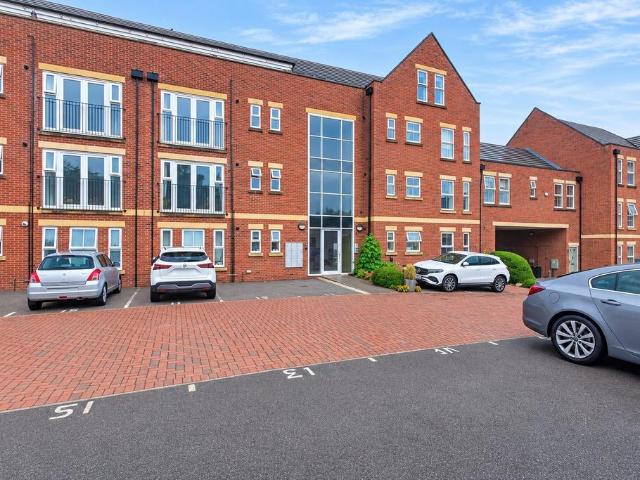 Flat for sale in Stanford On Avon, Leicestershire