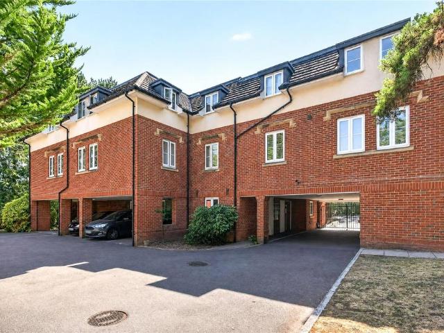 Flat for sale in Easthampstead, Bracknell
