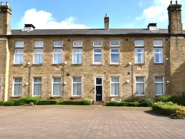 Flat for sale in Tranmere Park, West Yorkshire