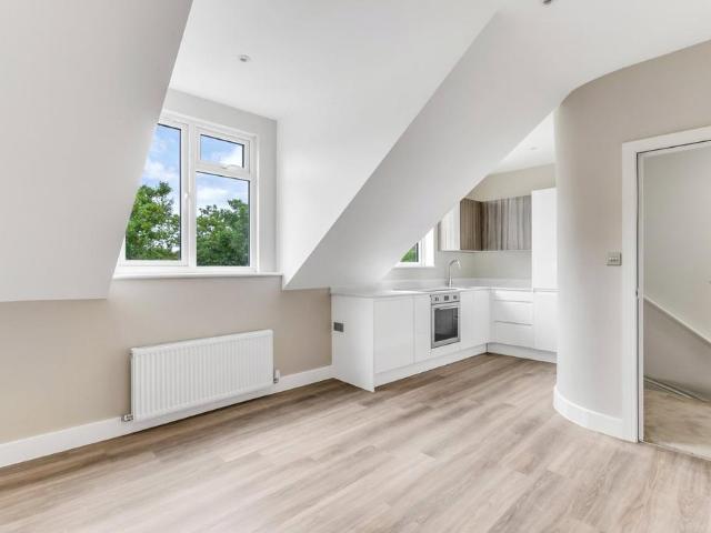 Flat for sale in Cricklewood, Greater London