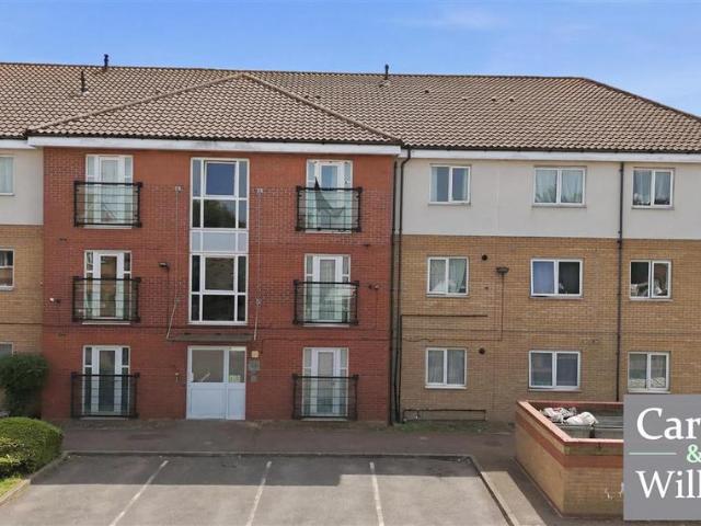 Flat for sale in Becontree, Greater London