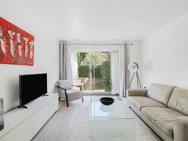 Flat for sale in London Borough of Lambeth, Greater London