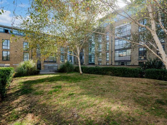 Flat for sale in London Borough of Hounslow, Greater London