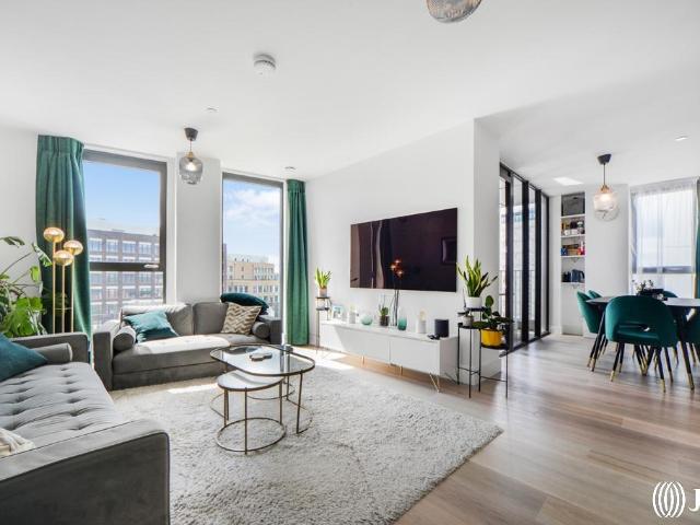 Flat for sale in Stratford Marsh, Greater London