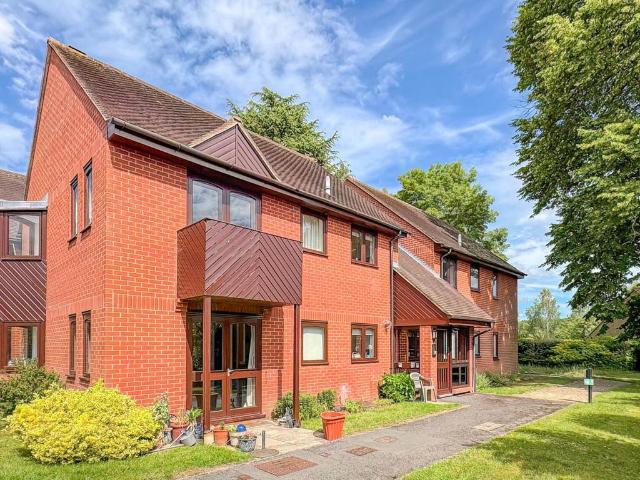 Flat for sale in Berrick Salome, Oxfordshire