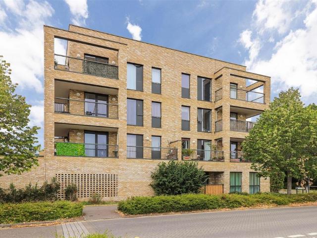 Flat for sale in Arbury, Cambridgeshire