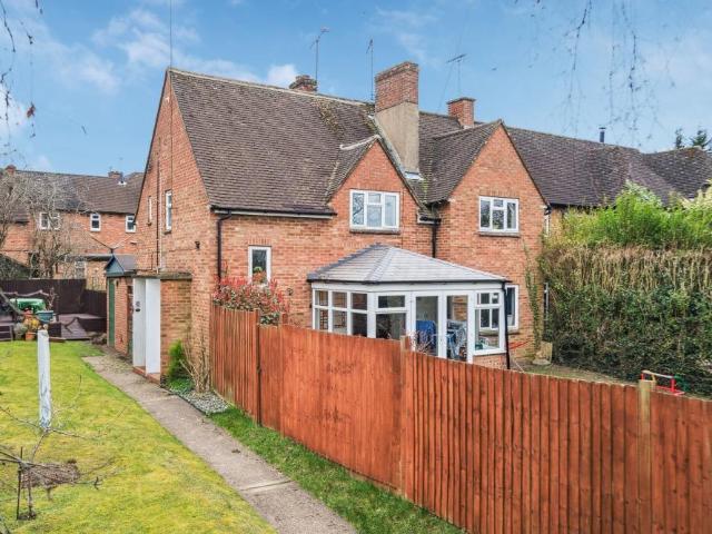 Flat for sale in Chalfont St. Peter, Denham