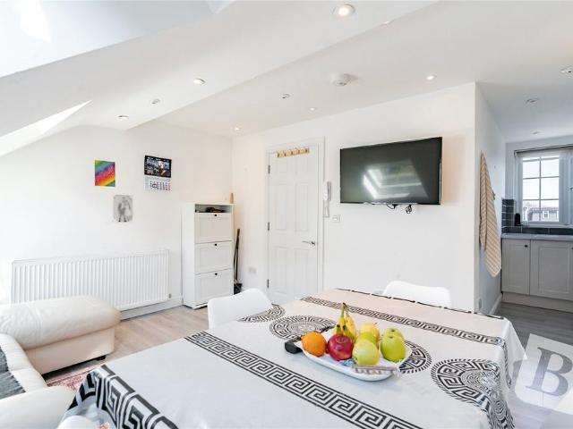 Flat for sale in Hornchurch, Greater London