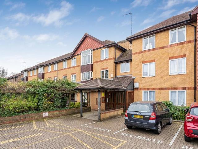 Flat for sale in Little Stanmore, Greater London