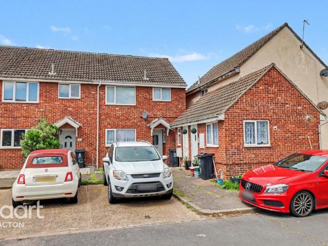 Flat for sale in Dale Hill, Essex