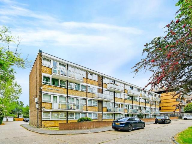 Flat for sale in Brondesbury, Greater London