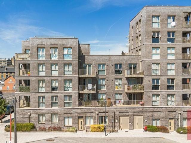 Flat for sale in Fishery, Maidenhead