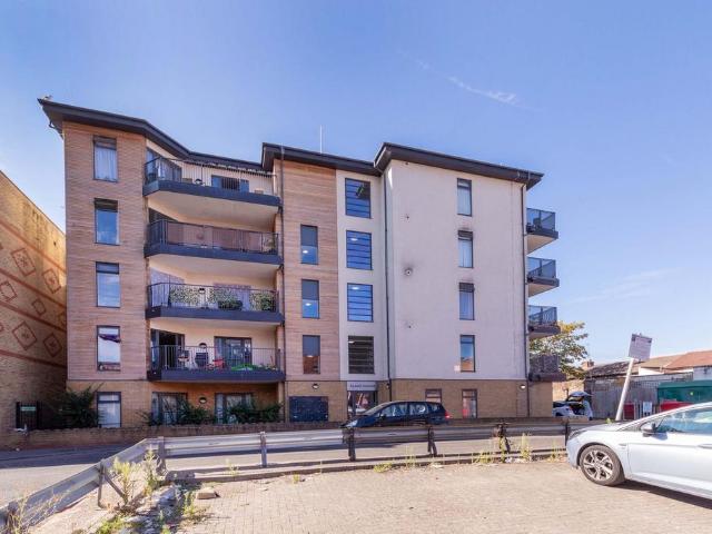 Flat for sale in Slough