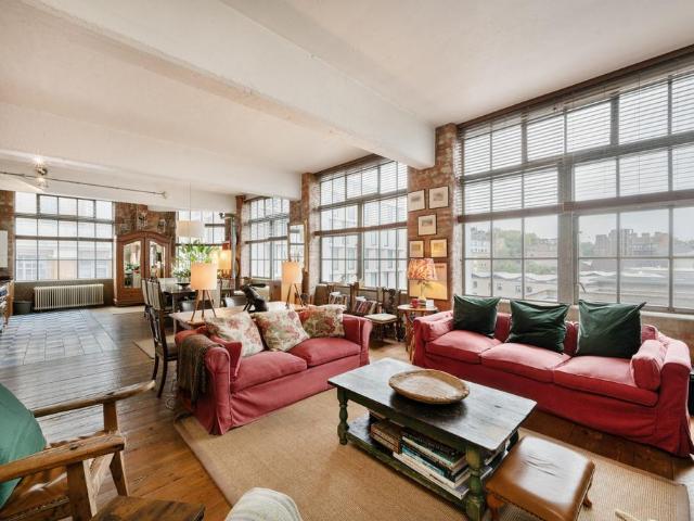 Flat for sale in Holborn, Greater London