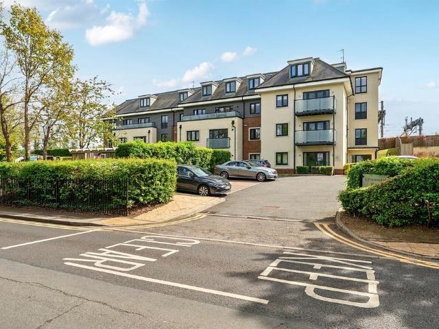 Flat for sale in Swallow, Buckinghamshire
