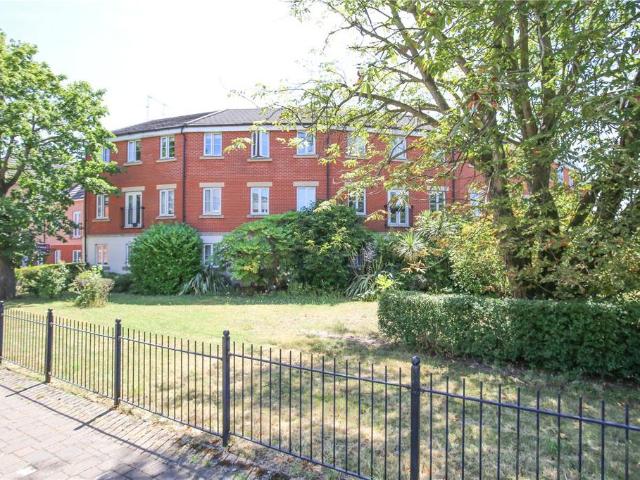 Flat for sale in Horfield, Feckenham