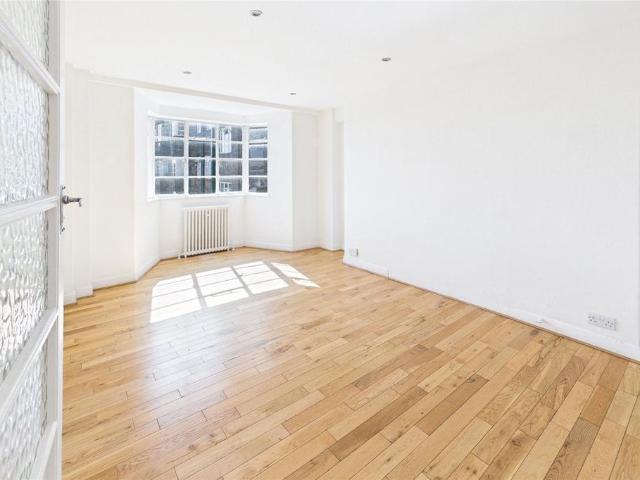 Flat for sale in Streatham Hill, Greater London