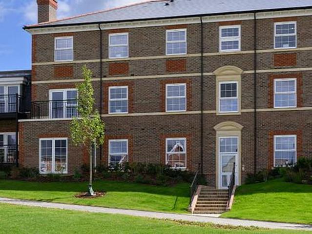 Flat for sale in Bray Wick, Maidenhead