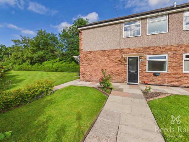 Flat for sale in Sale, Trafford