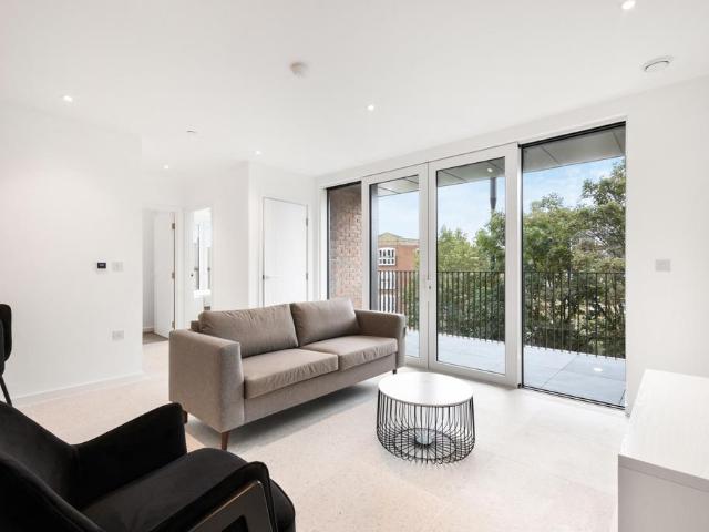 Flat for sale in St. George in the East, Stepney
