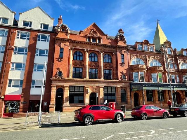 Flat for sale in Llandudno, Wales