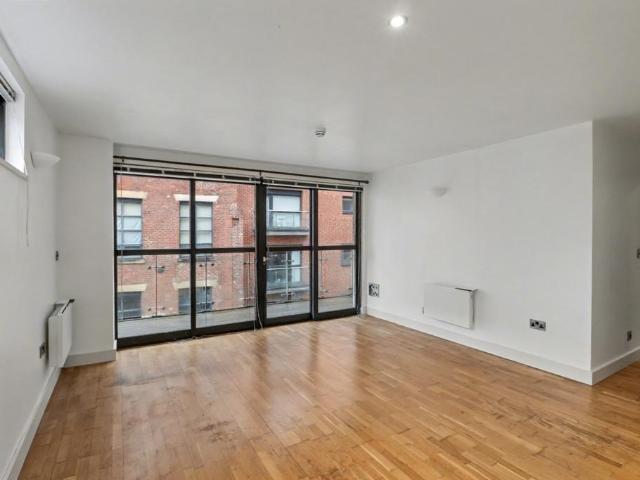 Flat for sale in Georgia, Greater Manchester