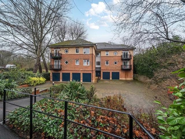 Flat for sale in Sunnymead, The Slade