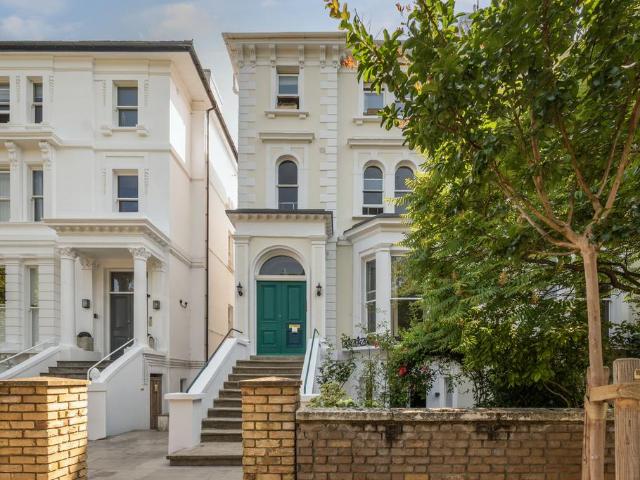 Flat for sale in South Hampstead, Greater London