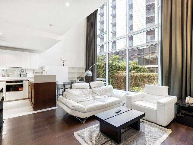 Flat for sale in Isle Of Dogs, Greater London