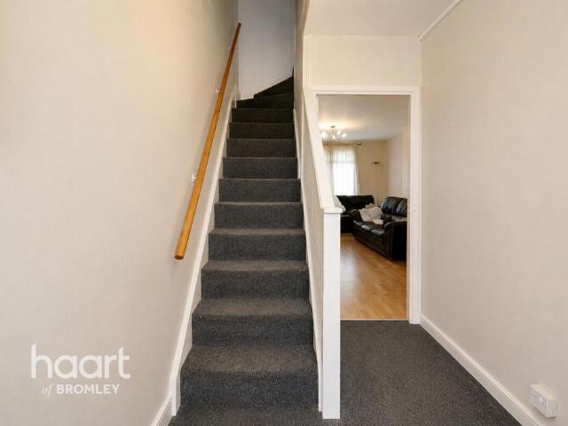 Flat for sale in London Borough of Southwark, Greater London