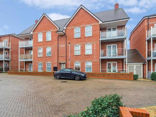 Flat for sale in Fretherne, Hertfordshire