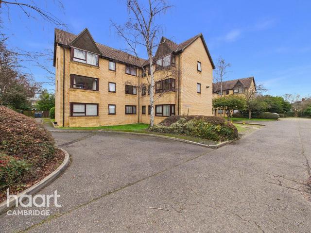 Flat for sale in Arbury, Cambridgeshire