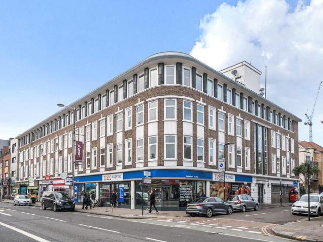 Flat for sale in London Borough of Ealing, Hanwell