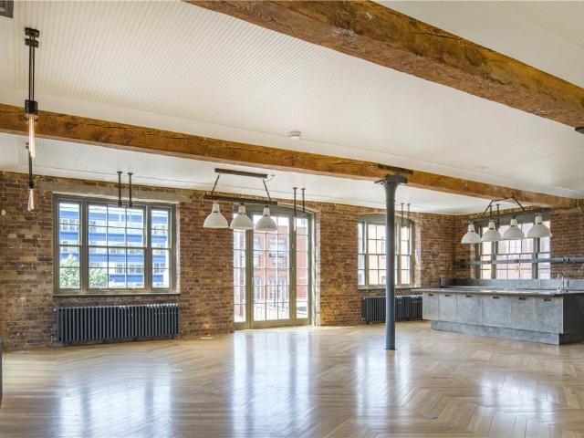 Flat for sale in Chalk Farm, Greater London