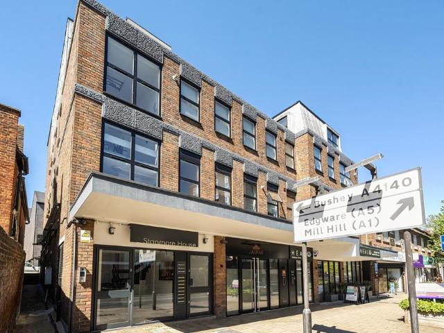 Flat for sale in Little Stanmore, Greater London