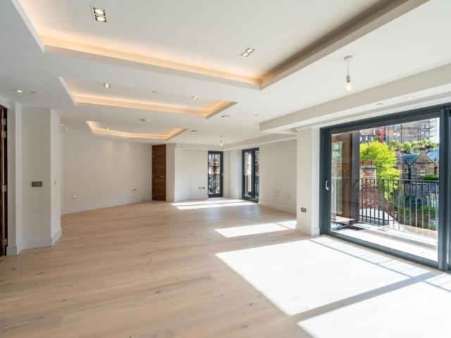 Flat for sale in Haymarket, Scotland