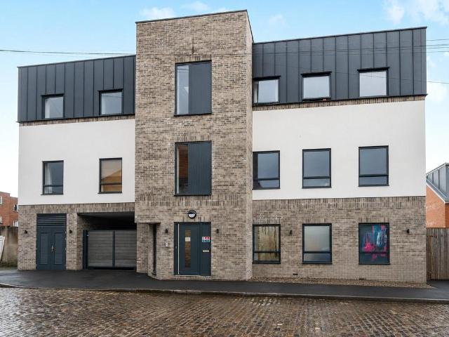 Flat for sale in Redcliffe, Feckenham