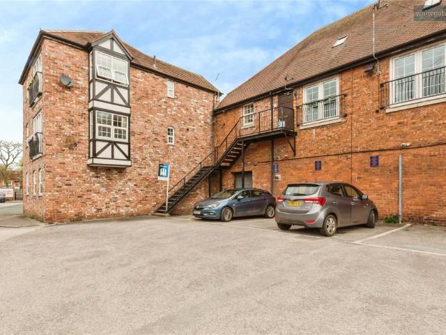 Flat for sale in Kingsbourne, Nantwich