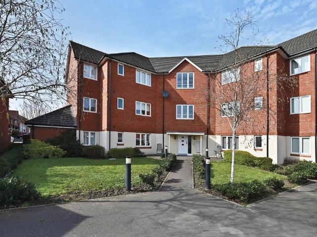 Flat for sale in Farnborough, Hampshire