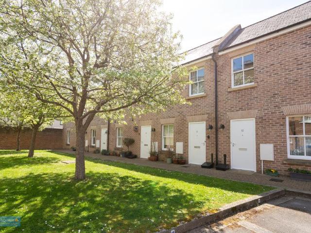 Flat for sale in Wilton, Rumwell