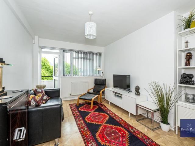 Flat for sale in Greater London