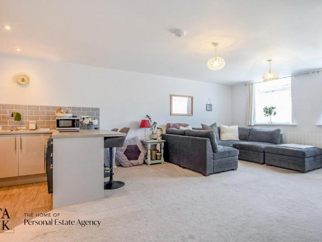 Flat for sale in Tedfold, Horsham