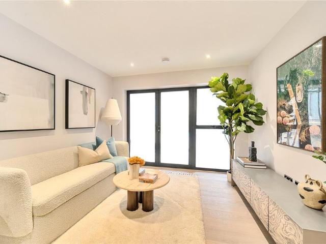 Flat for sale in Dalston, De Beauvoir Town