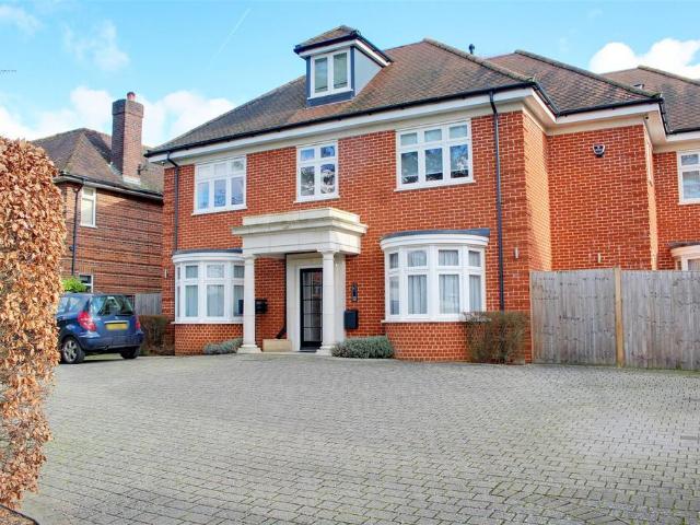 Flat for sale in Brookmans Park, Welwyn Hatfield