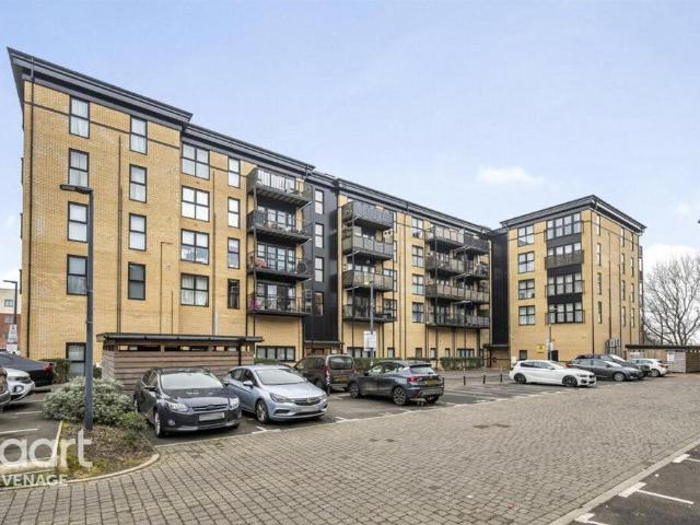 Flat for sale in Pin Green Industrial Area, Shephall