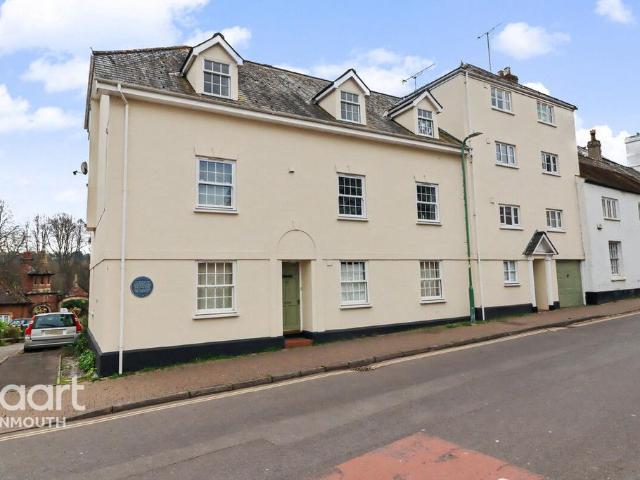 Flat for sale in Monmouth, Wales