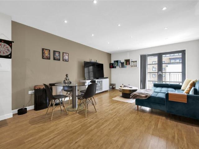 Flat for sale in Ratcliffe, Limehouse